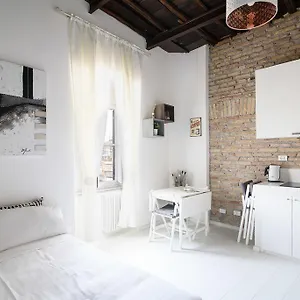 White Ostilia Apartament